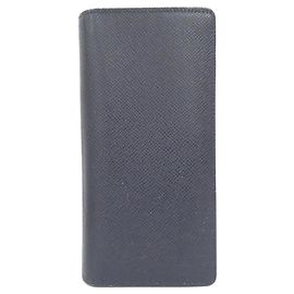 Carteira Louis Vuitton Brazza Taiga Azul