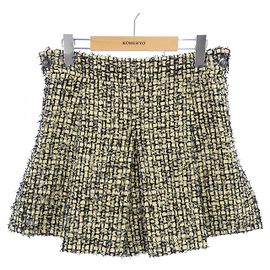 Chanel Shorts Gelb