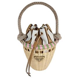 Prada Mini bolsa bucket de vime com Logotipo Triangle, corda rosa, rattan Tan Beige Marrom