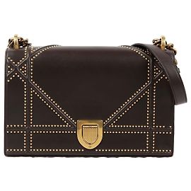 Dior Borsa a tracolla in pelle marrone scuro con borchie a forma di lama Marrone