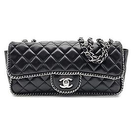 Chanel Bolsa baguette de pele de cordeiro com borda de corrente Preto