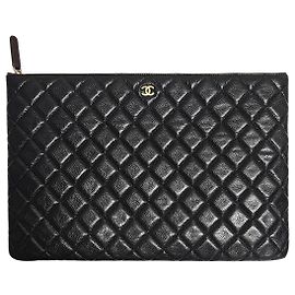 Chanel Große Caviar-Lammleder-Clutch mit Goldtönen Schwarz Schwarz