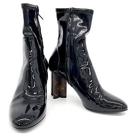 Louis Vuitton Botines de charol Negro