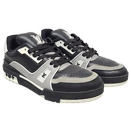 Louis Vuitton Tênis Trainer em couro LV Preto e Cinza Marrom
