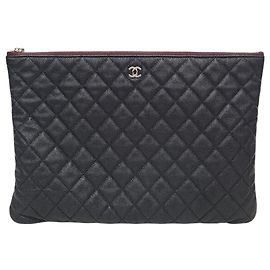 Chanel Clutch Classic Large em Caviar Preto Prateado com Chip Preto