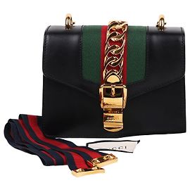 Gucci Mini bolsa crossbody Sylvie com corrente dourada Preto