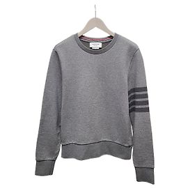 Thom Browne Crewneck-Sweatshirt in Grautönen mit Streifen und Stickerei Braun