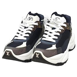 Louis Vuitton Monogram Run Sneaker Silber