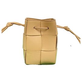 Bolsa Bucket Mini Cassette Bottega Veneta Transversal Marrom
