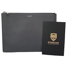 Saint Laurent Bolsa Clutch Caviar Clássica Marrom