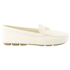 Prada Mocassins en cuir avec logo triangle ATG Doré