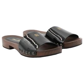 Miu Miu Clog aus Lackleder Schwarz