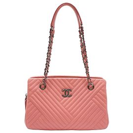 Chanel Pink Lambskin Chevron Schultertasche mit Silberkette Pink