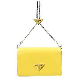 Prada Borsa a tracolla in pelle spazzolata gialla Giallo
