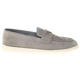 Prada Mocassins en daim avec logo triangle Marron