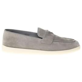 Prada Mocassins de camurça com logótipo triangular Marrom