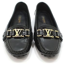 Louis Vuitton Mocassins de conduite en cuir verni noir avec logo LV doré Noir