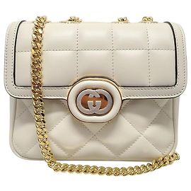 Gucci Mini bolsa de ombro em couro acolchoado branco com detalhe entrelaçado Branco