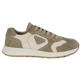 Prada Ténis de camurça e nylon Branco