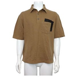 Hermès Kurzärmeliges Herren-Poloshirt aus braunem Leder mit Logo-Patch auf der Tasche Braun