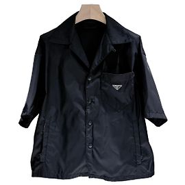 Prada Camisa de manga curta em Re-Nylon com logotipo triangular Preto Preto