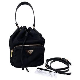 Prada Bolsa bucket de nylon com logótipo de triângulo preta Preto