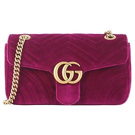 Gucci Bolsa de ombro GG Marmont em veludo matelassê Medium Rosa