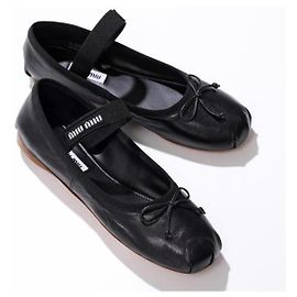 Miu Miu Sapatilhas de couro Preto