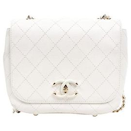 Chanel Bolsa de ombro com aba acolchoada branca Branco