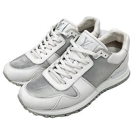 Louis Vuitton Prism Monogram Runaway Sneaker Silber