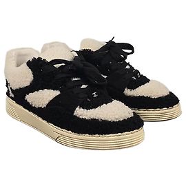 Chanel Baskets en shearling Multicolore