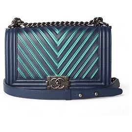 Chanel Bolsa Boy em couro de bezerro Chevron Medium Prata Azul