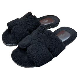 Hermès Izmir Shearling Slippers Black Black