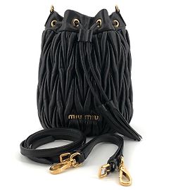 Miu Miu Borsa a secchiello in pelle a tracolla Nero
