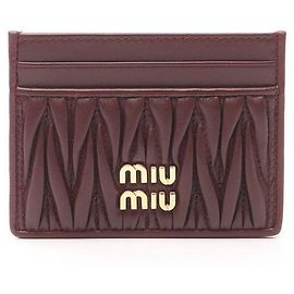 Miu Miu Tarjetero de piel napa acolchada Roja