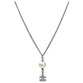 Chanel Colar Pearl Drop CC Prata Prata