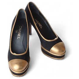 Chanel Escarpins bicolores en daim à talon Noir