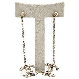 Chanel Boucles d'oreilles Cubic Drop Blanc