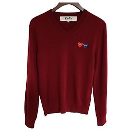 Comme Des Garcons Burgunderfarbener V-Ausschnitt Strickpullover für Herren mit Doppelpatch Rot