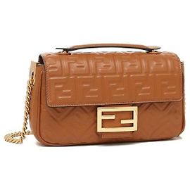 Fendi Borsa midi in pelle nappa con catena baguette Marrone