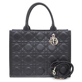 Dior Bolsa Book Tote Medium em Cannage Macro Preto Preto