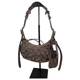 Balenciaga Bolsa de ombro BB Monogram Le Cagole em jacquard Prata