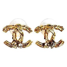 Chanel Orecchini CC Logo Coco Metallizzati con Cristalli Oro D'oro