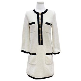 Chanel Minivestido de punto de rizo blanco con botones CC Blanco