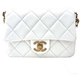 Chanel Minha mini bolsa transversal adornada com pérolas perfeitas Branco