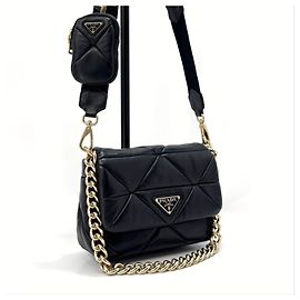 Prada Bolsa de ombro acolchoada com corrente Crossbody Black Preto