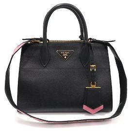 Prada Paradigm em couro de vitelo Saffiano preto com detalhes em tom dourado Preto
