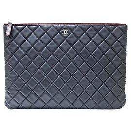 Chanel Clutch de pele de cordeiro Large Preto