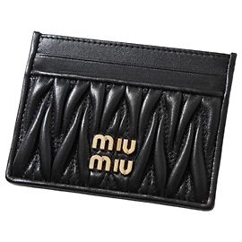 Miu Miu Tarjetero de piel napa acolchida Negro