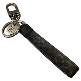 Louis Vuitton Chaveiro com charm Dragonne Monogram Eclipse Multicor